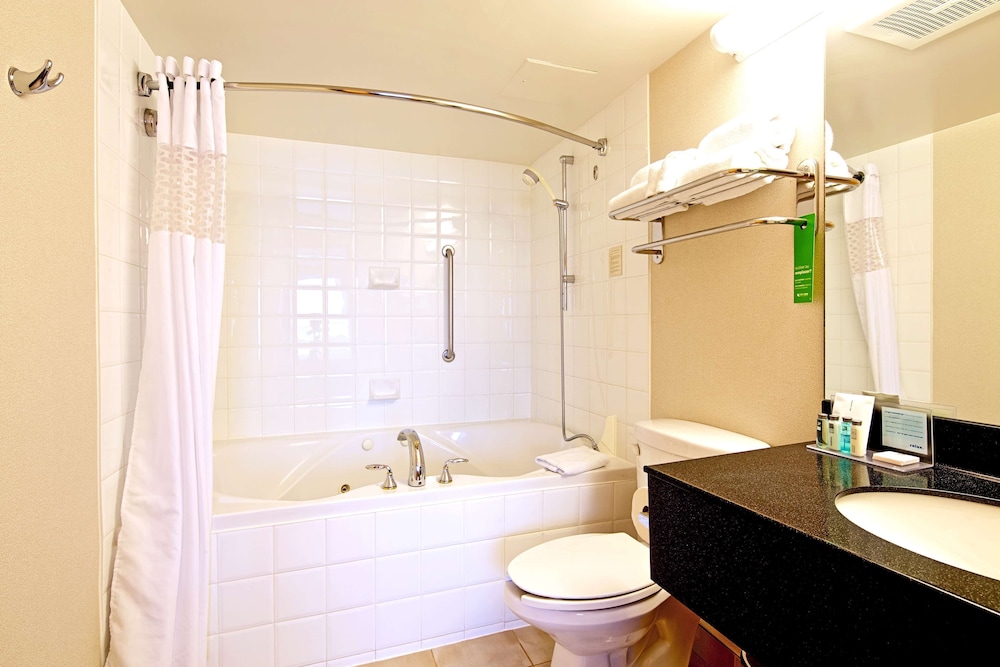 Hampton Inn & Suites by Hilton Vancouver-Downtown 24/60