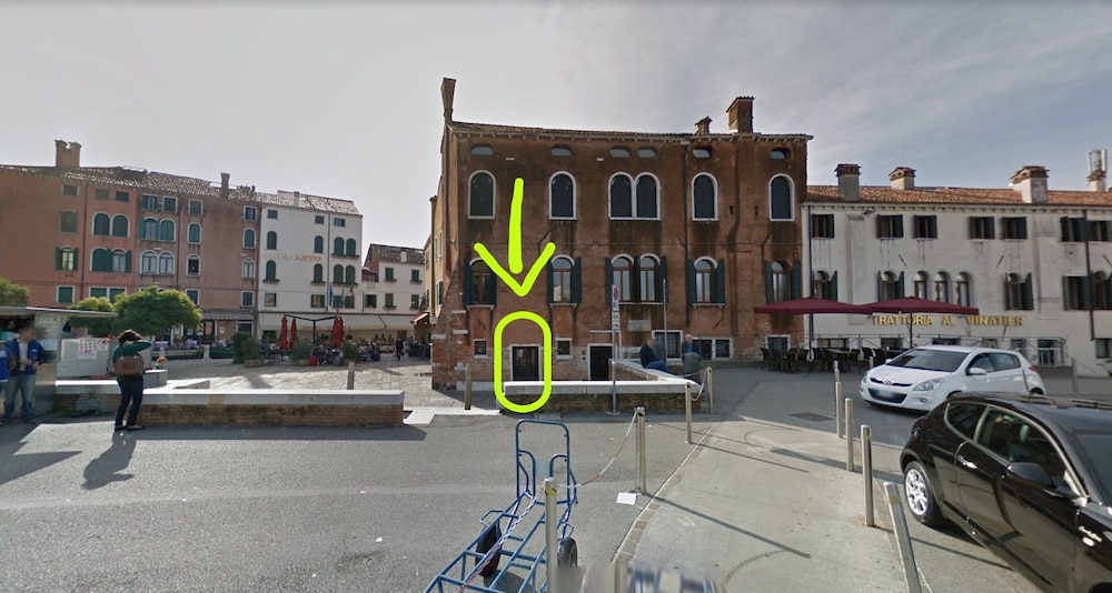 Rialto Canal View 17/25