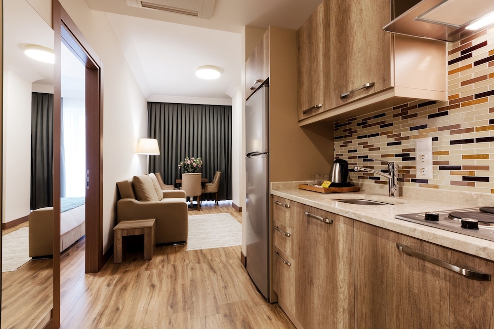 Mari Suites Hotel 4/63