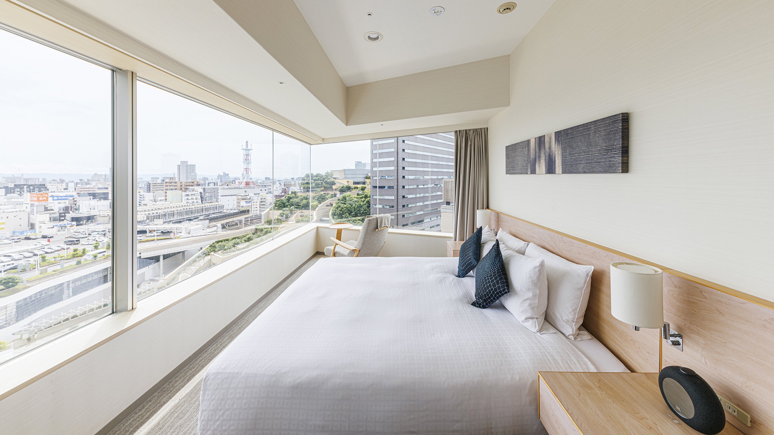 2 BEDROOMS, DELUXE