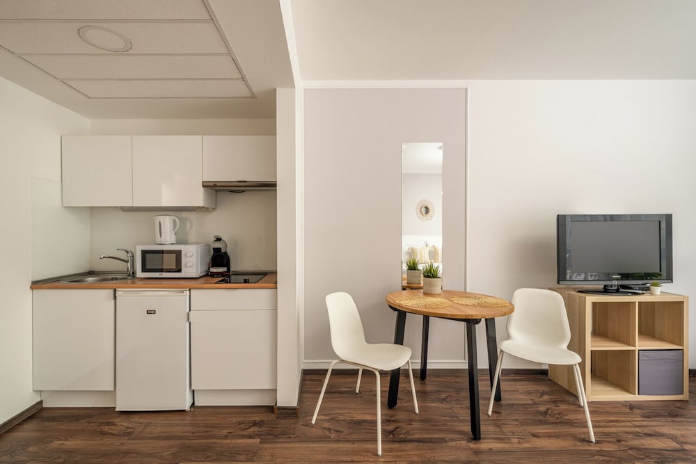 Central Passage Apartments 66/72