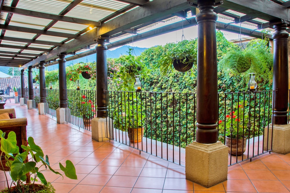 Meson Del Valle Hotel 24/50