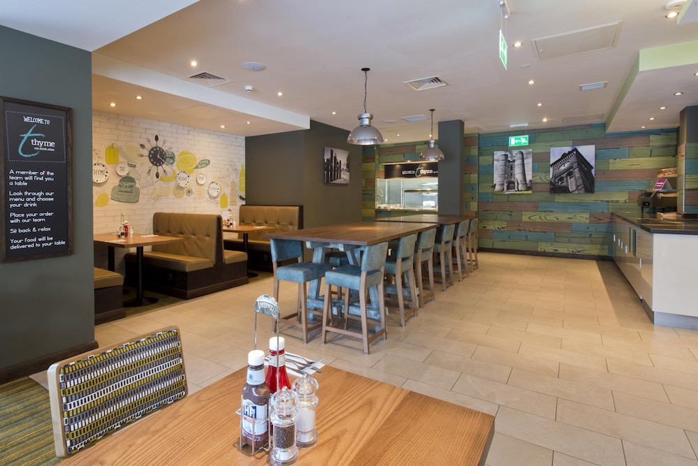 Premier Inn Newbury Town Centre (London Road) Hotel 32/37