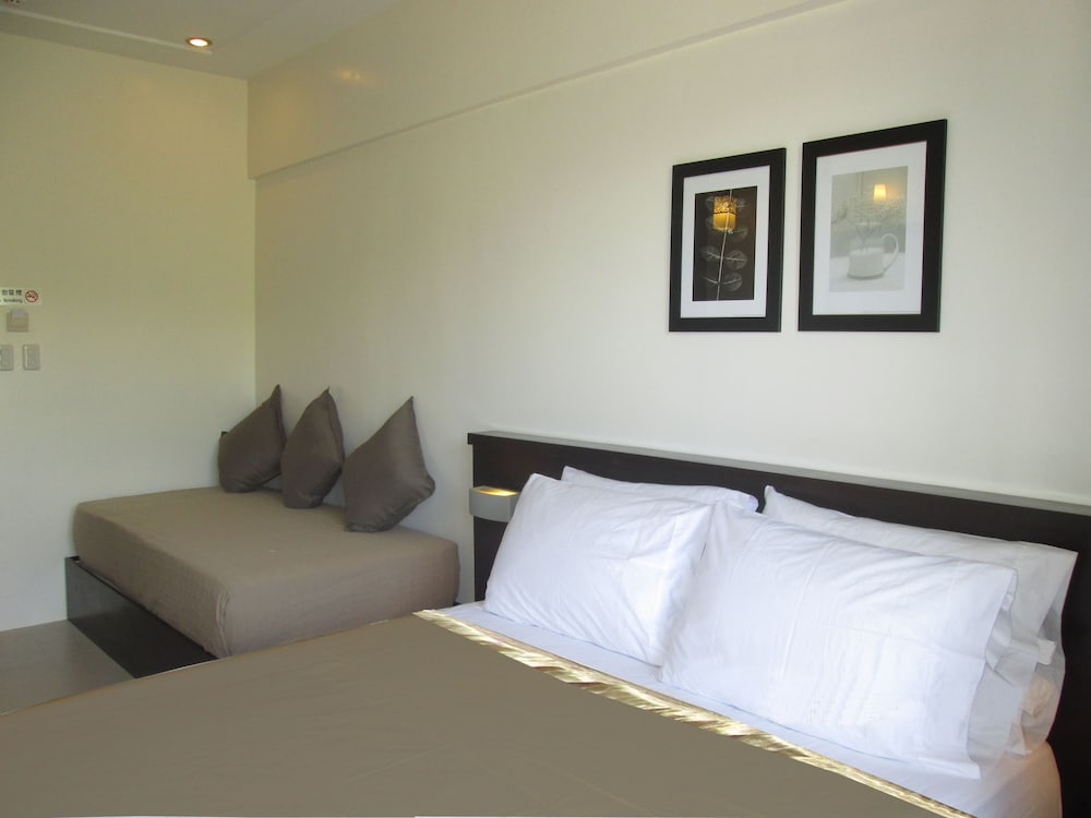 One Crescent Place Hotel 10/64