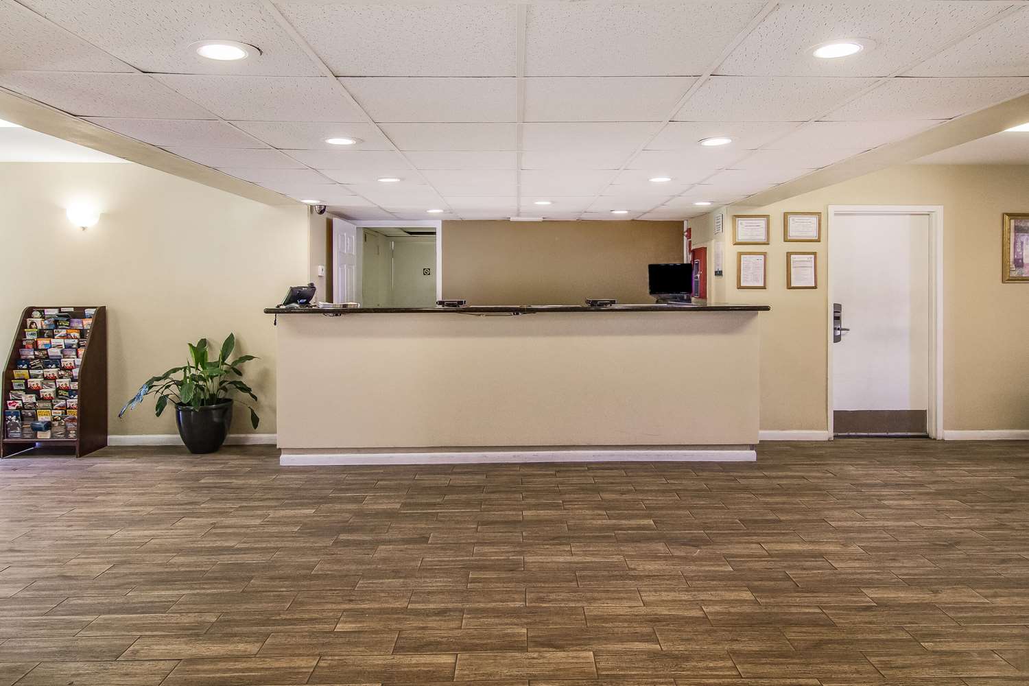 Suburban Studios Hotel Kingsland Near I-95 6/33