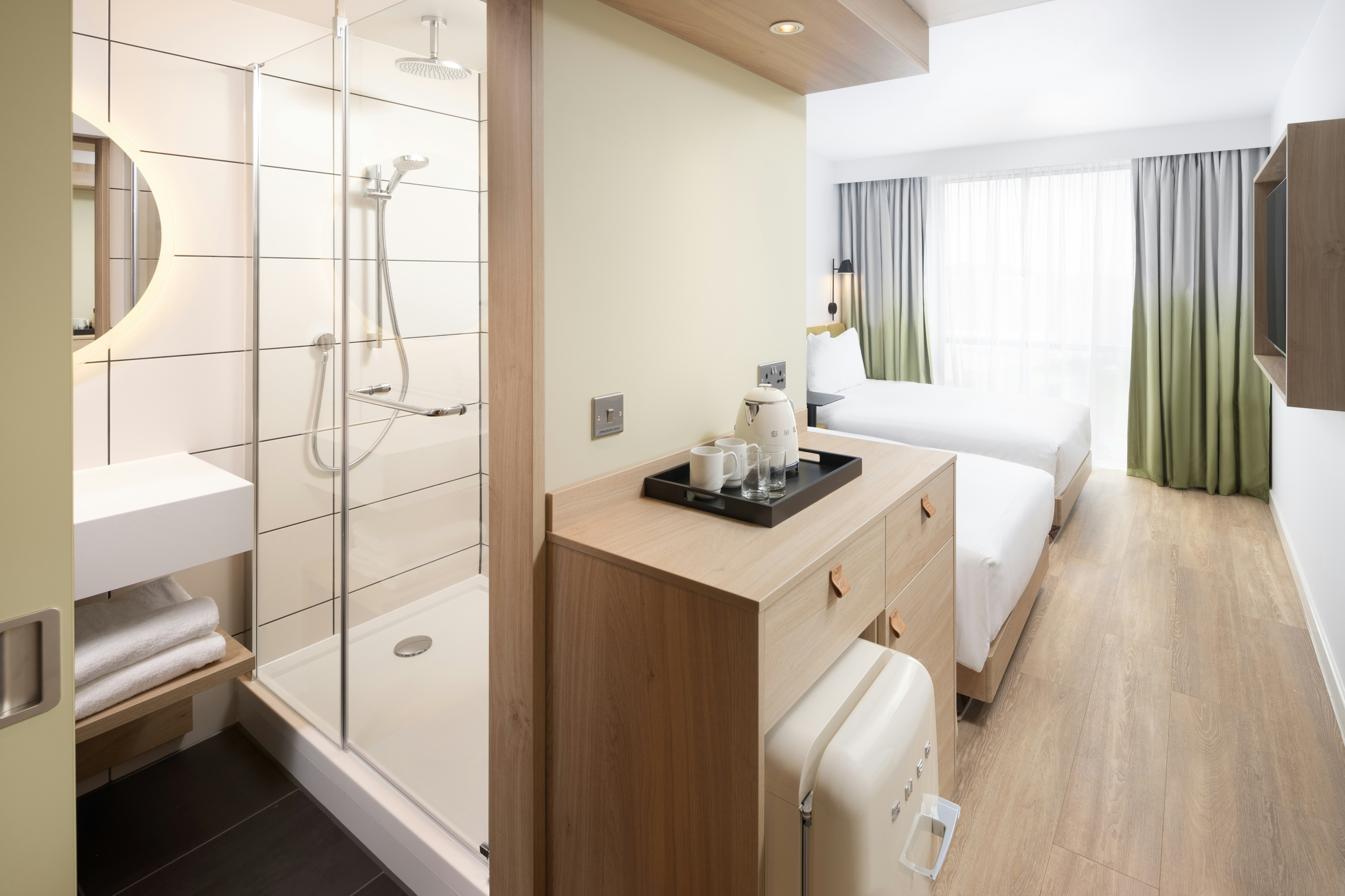 Room, Twin Beds, Hampton by Hilton Rochdale 7/7