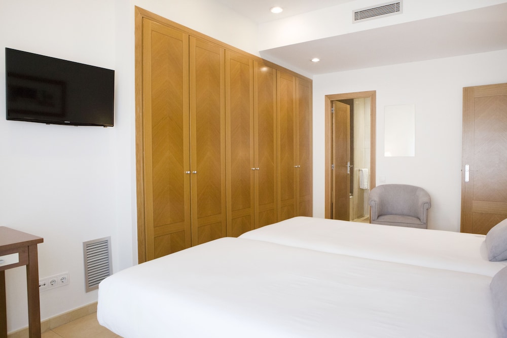 ALBUFERA APARTHOTEL 6/28