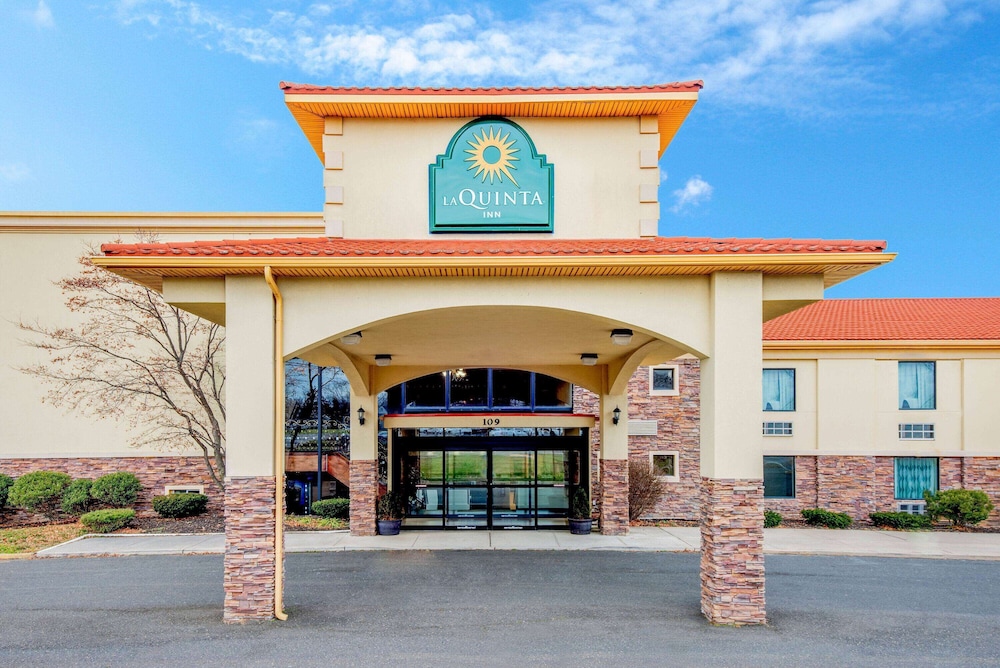La Quinta Inn by Wyndham West Long Branch 1/43
