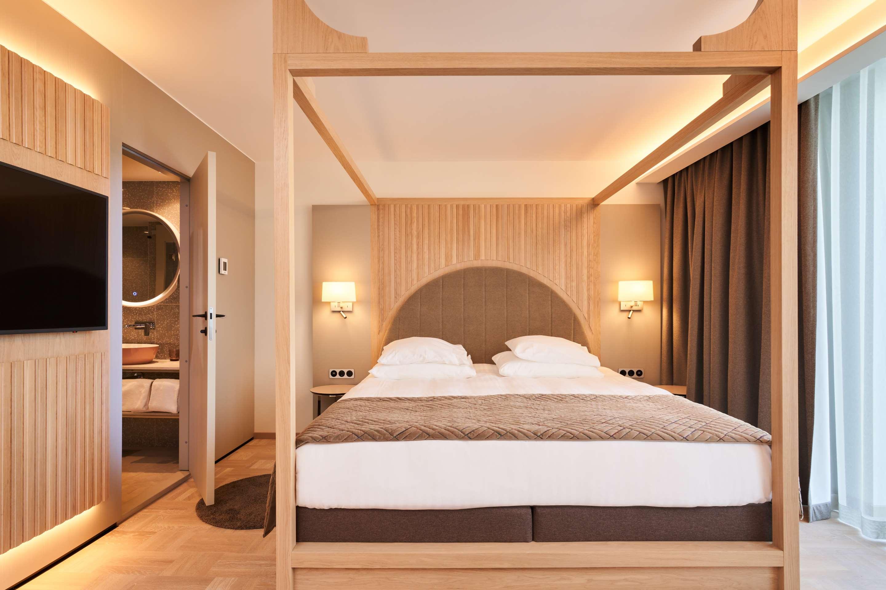 Deluxe, Double Bed