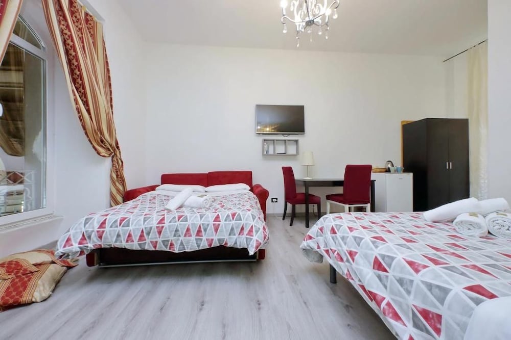 Lucky Holiday Rooms 12/47