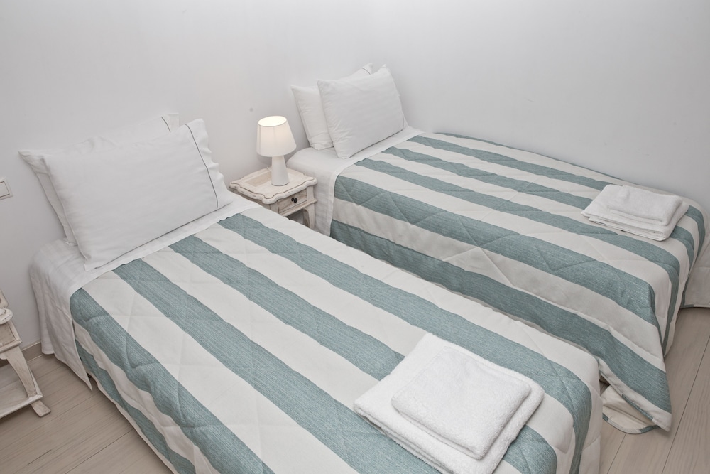 NIRIIDES LUXURY HOMES 9/50