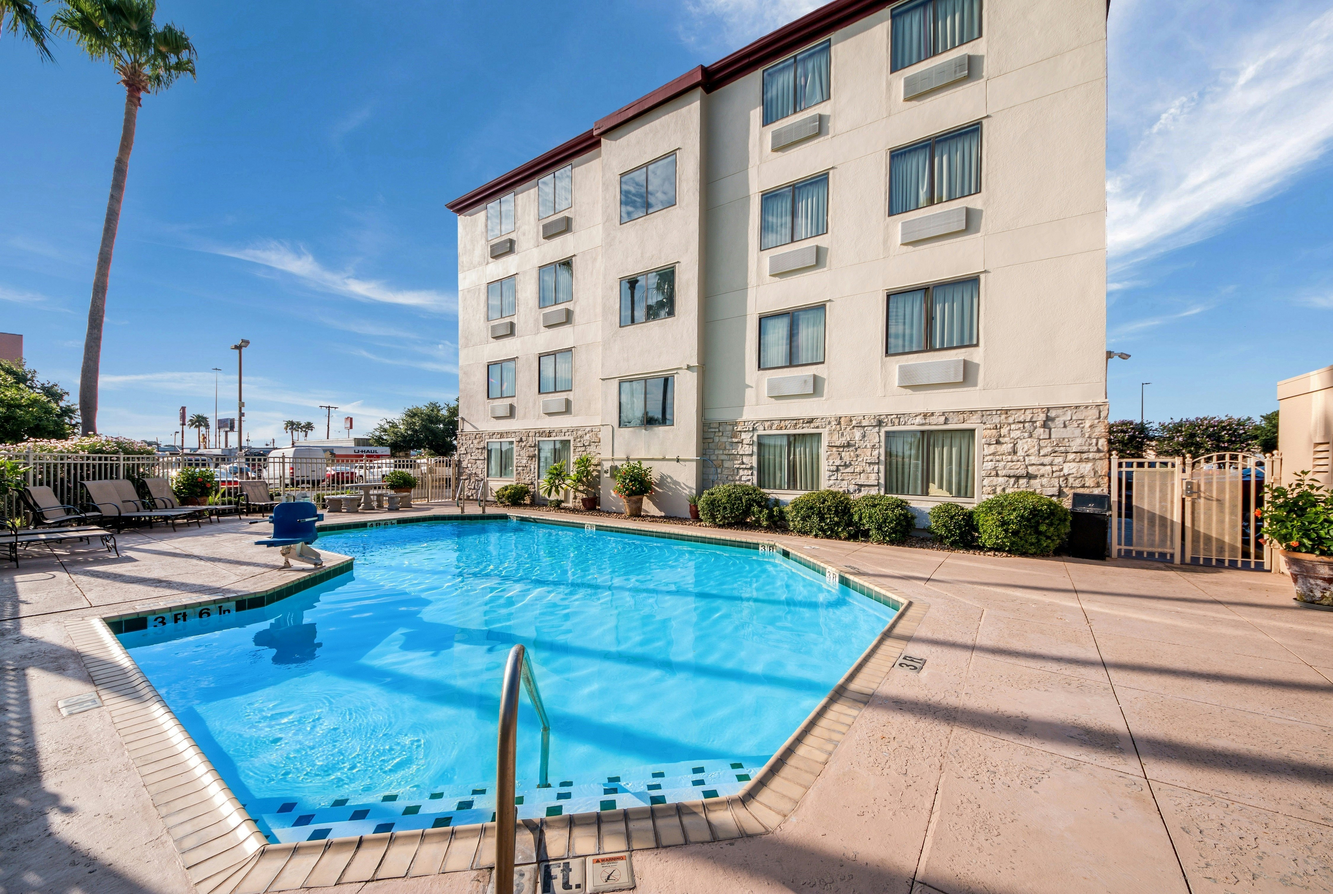 Red Roof Inn Laredo 5/35