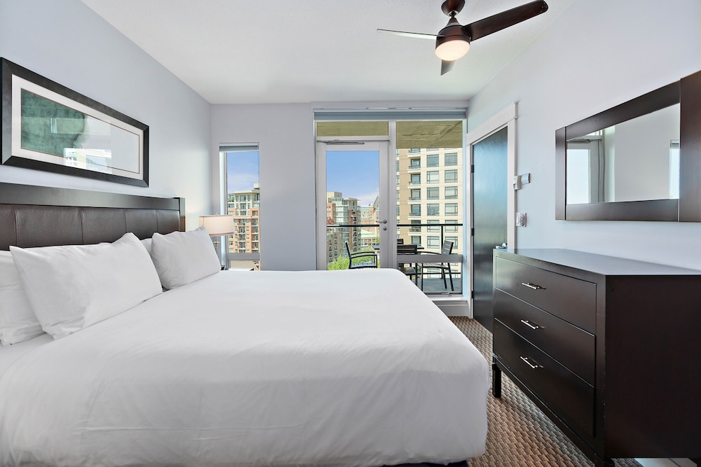 1 BEDROOM, SUITE, PREFERRED VIEW