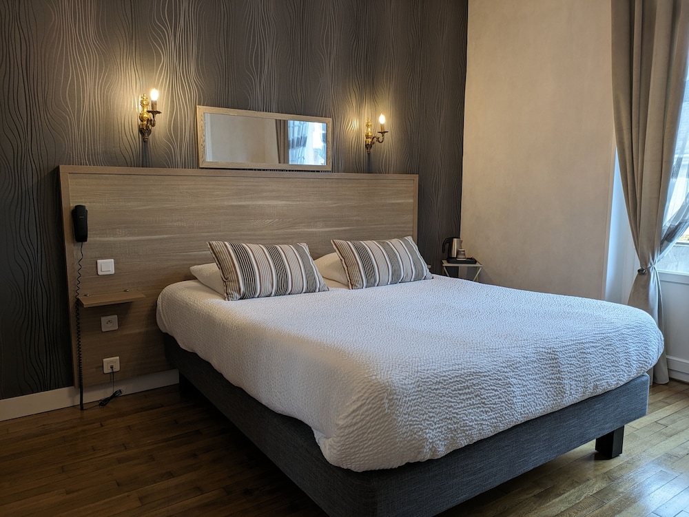 HOTEL LE SAINT FLORENT 18/30