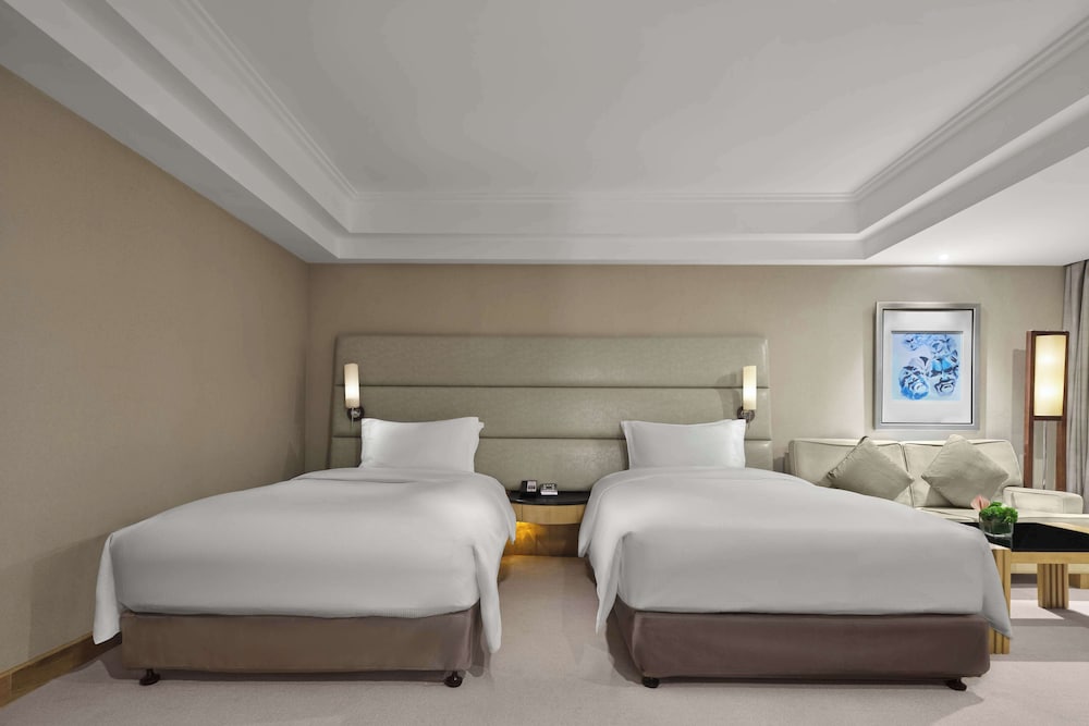 DELUXE, TWIN BEDS, CITY VIEW