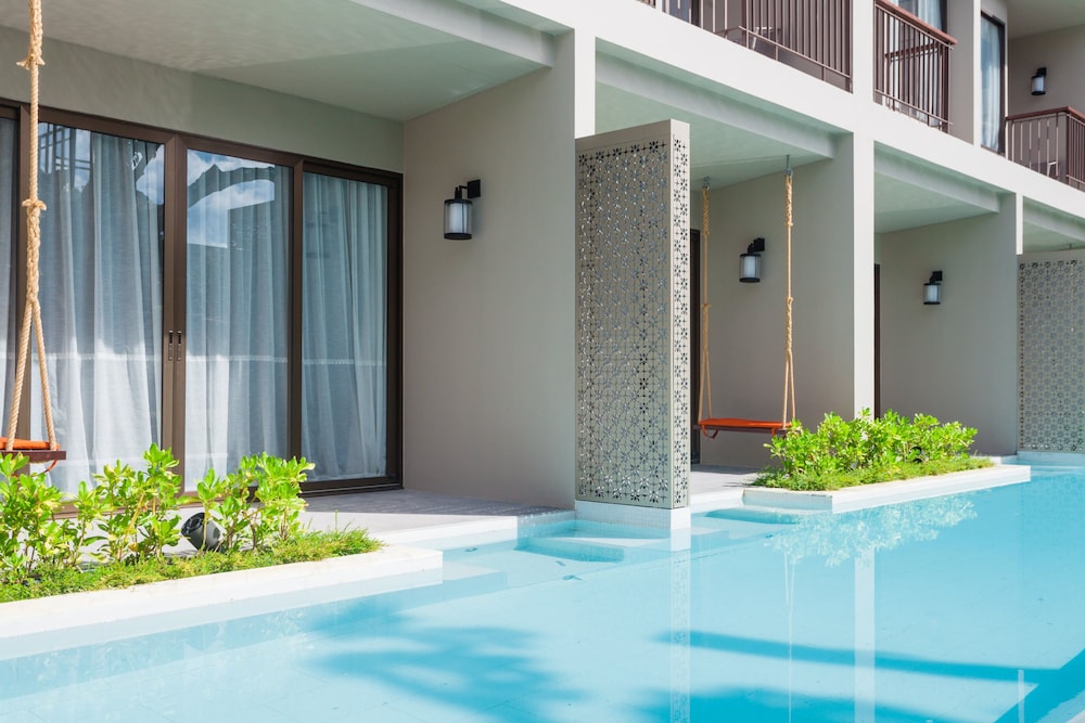 Proud Phuket Hotel 40/60