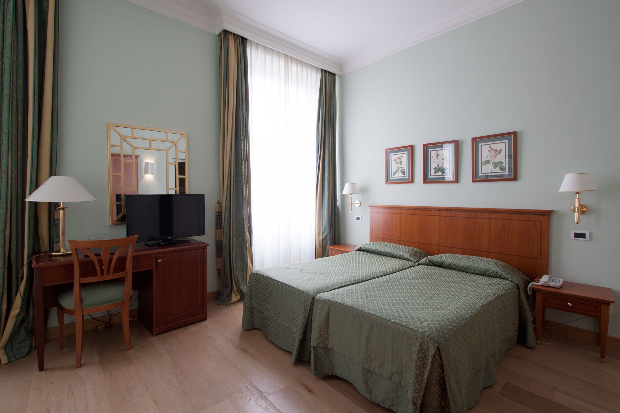 ROOM, SINGLE
