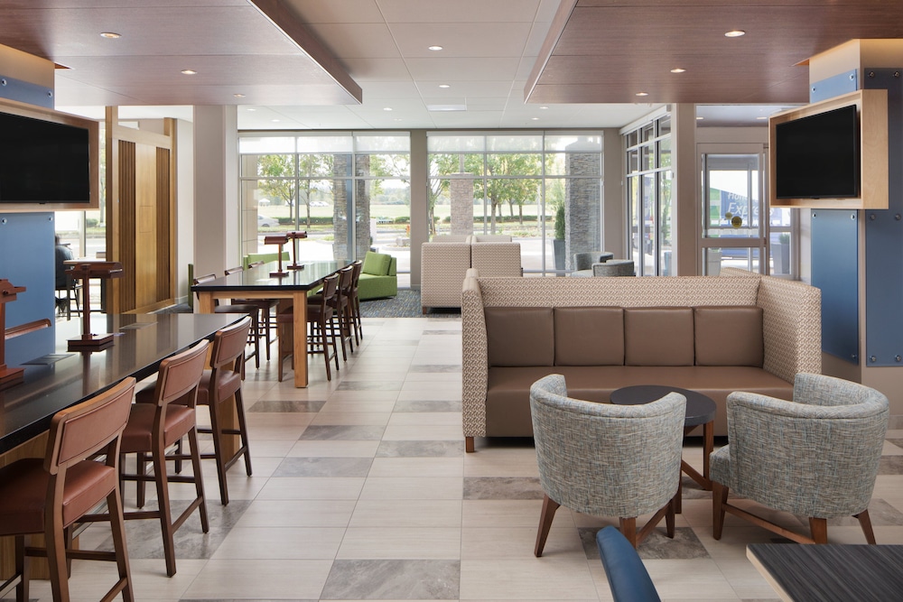 Holiday Inn Express Suites Portland Airport Cascade Stn 44/49