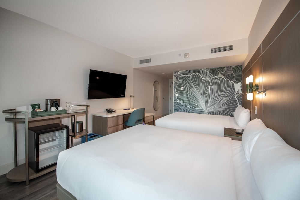 غرفة بسريرين كوين، Coast Coal Harbour Hotel 5/6