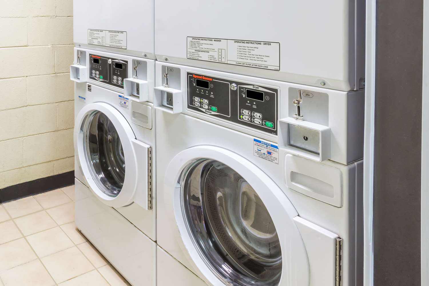 Days Inn By Wyndham Pittsburgh-Harmarville image