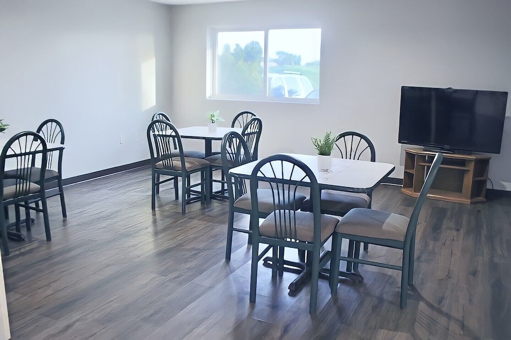 AmeriVu Inn and Suites-Stanley 36/47