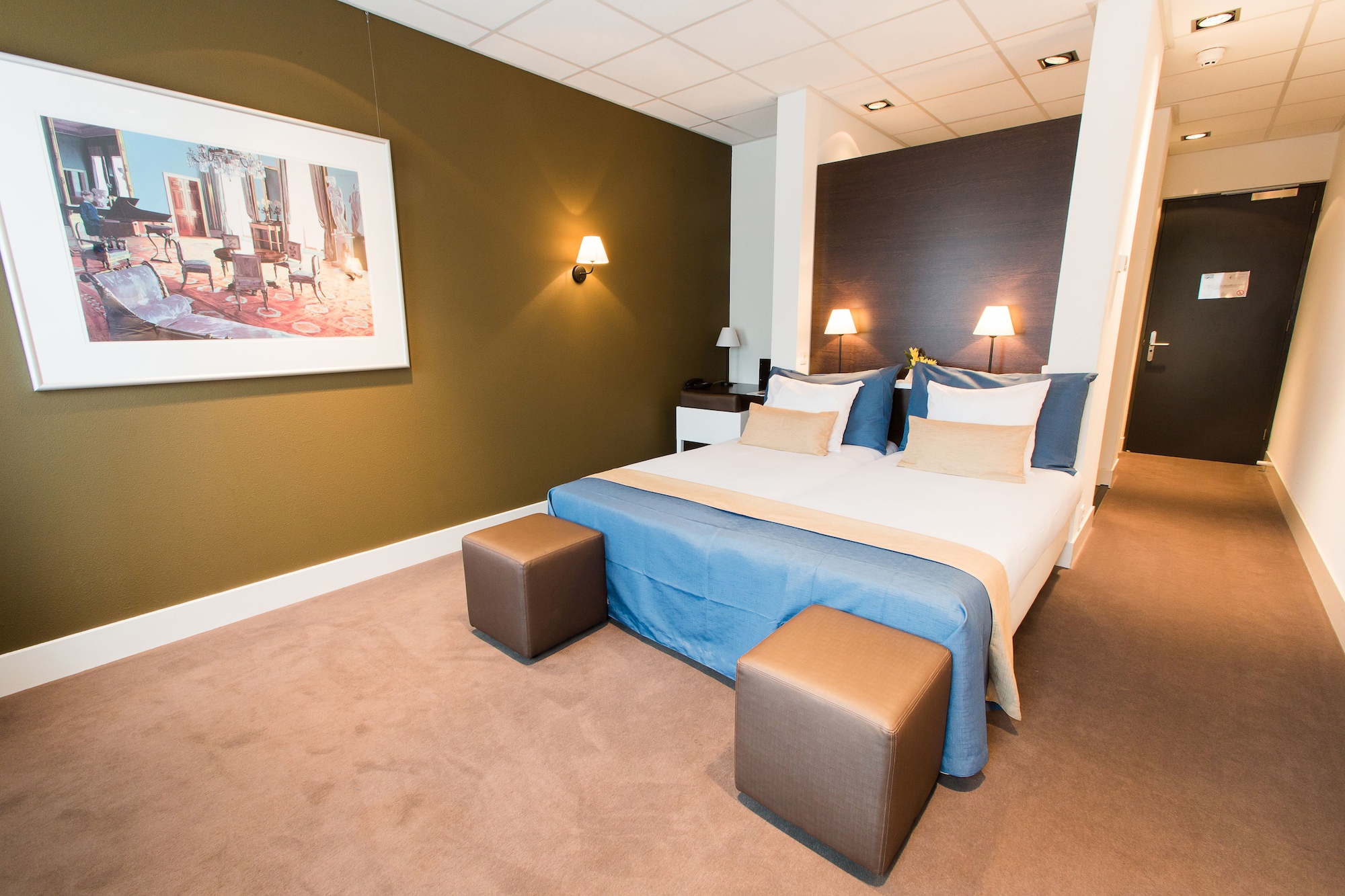COMFORT, TWIN BEDS