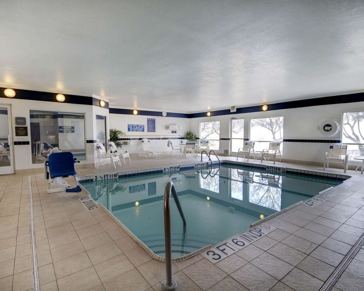 Quality Suites University 18/20