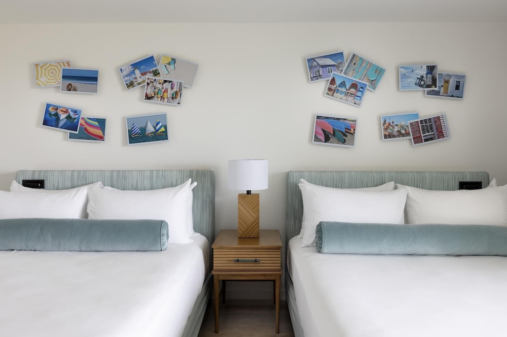 غرفة بسريرين كوين، Red Jacket Beach Resort Spa 3/6