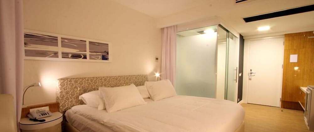 No 19 Boutique Hotel 24/69