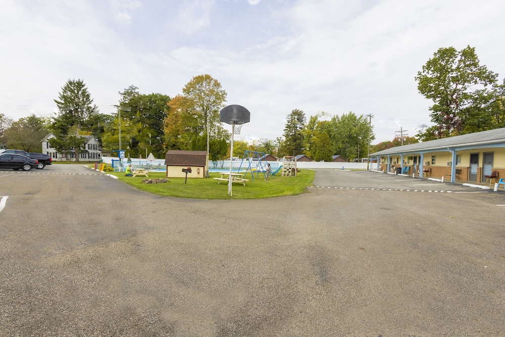 Parkside Motel by OYO Meadville Conneaut Lake 37/50