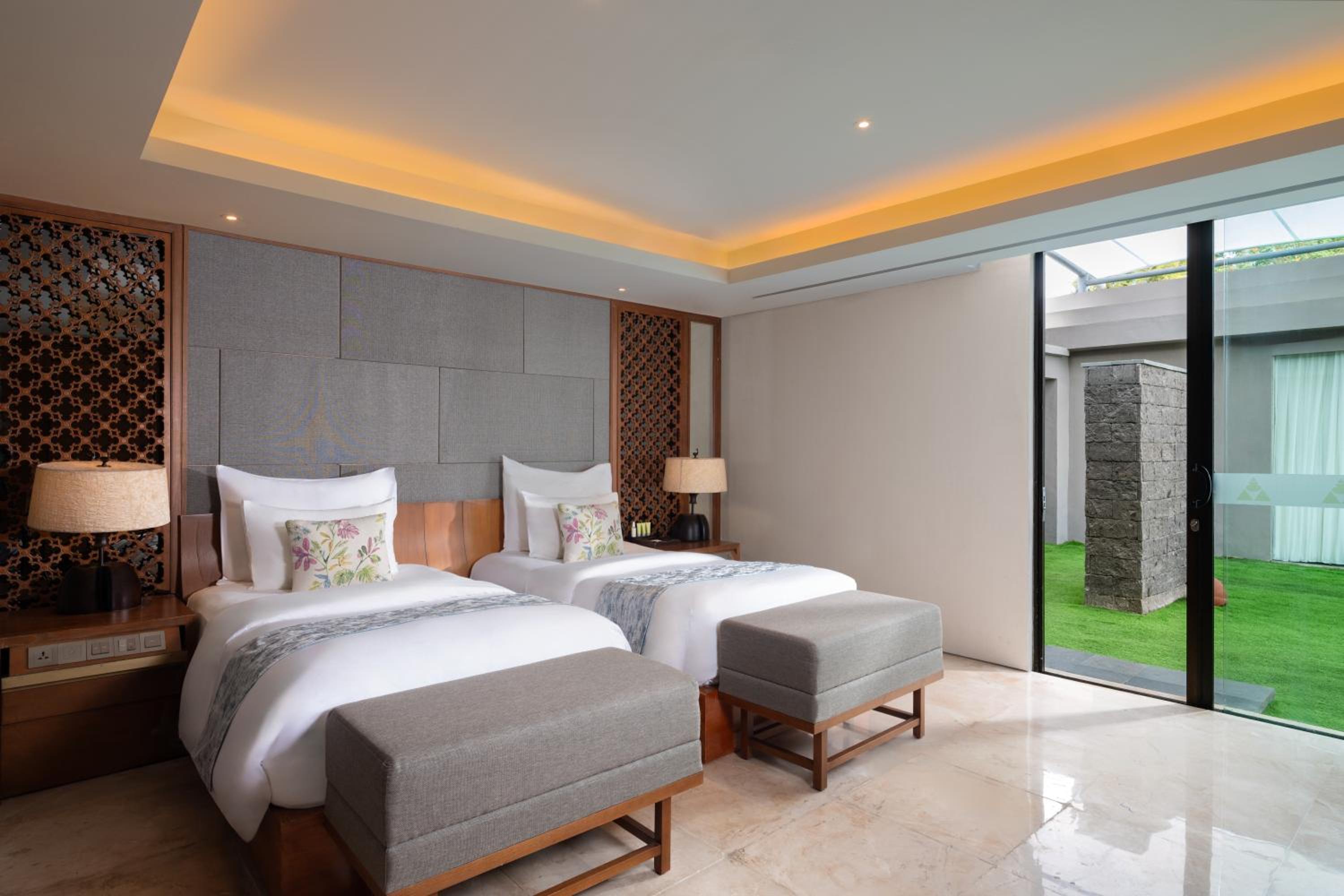 2 Bedrooms, Villa, King and Twin Beds, Ocean View, with Pool