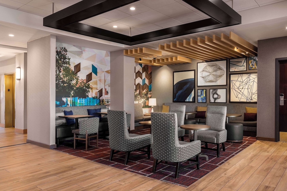 Hyatt Place Indianapolis Airport 48/65
