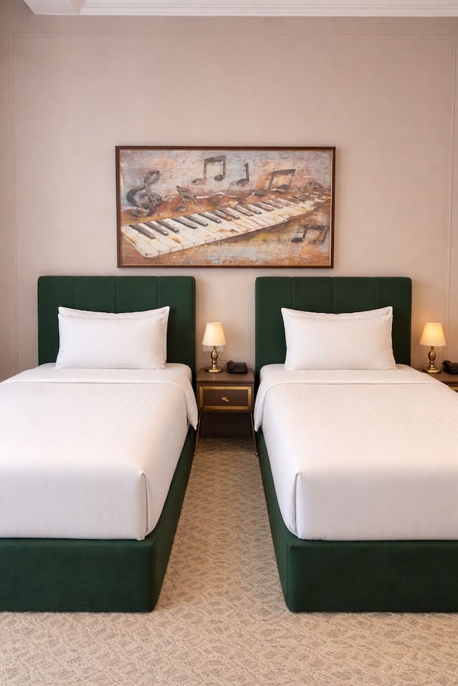 Maestro Address Hotel 16/43