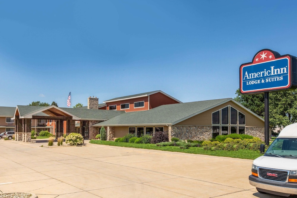 Spark by Hilton Cedar Falls in CEDAR FALLS - IA