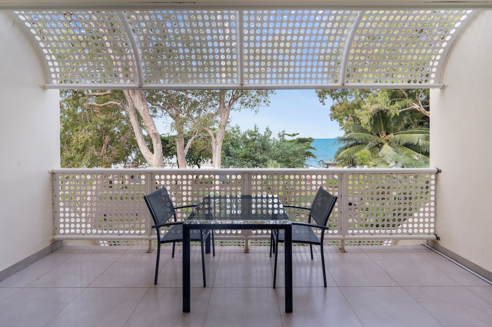 Marlin Waters Beachfront Apartments 71/100