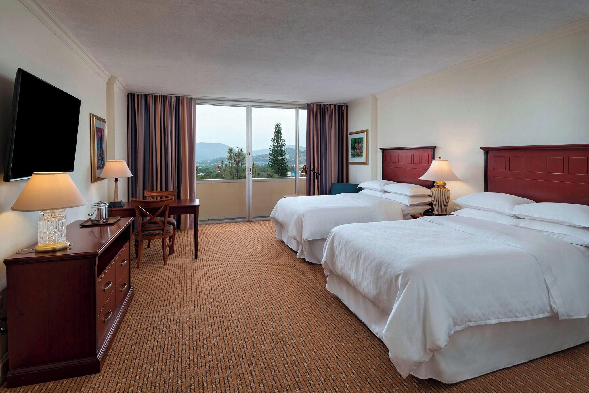 Deluxe, 2 Queen Beds
