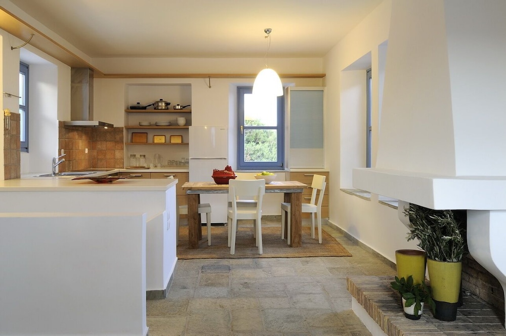 AEGEA BLUE CYCLADITIC RESORT(FOMERLY AEGEA BLUE VILLAS AND SUITES) 46/72