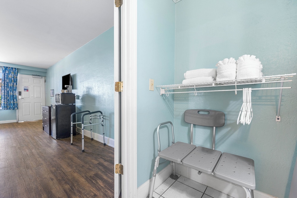 Boardwalk Beach Resort Hotel 65/65