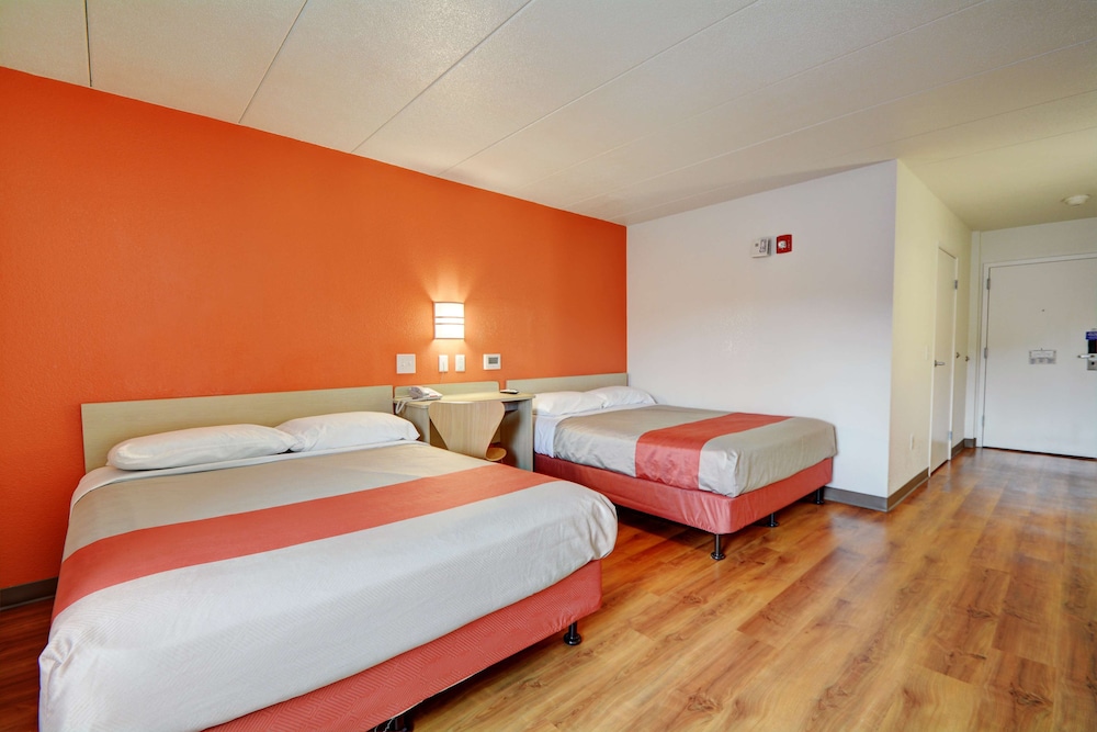 Motel6 Seekonk, MA - Providence East 25/39