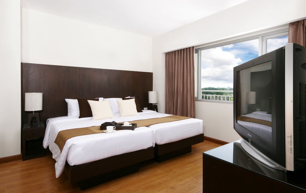 2 BEDROOMS, SUITE