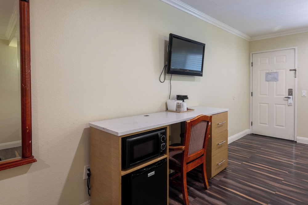 Hollywood City Inn 14/60