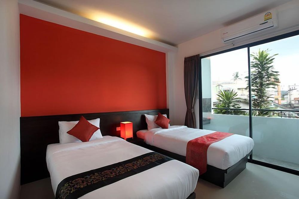 ROOM, TWIN BEDS