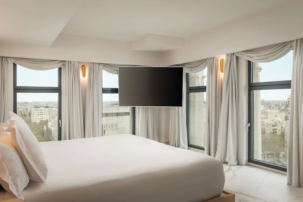 Tower, Suite