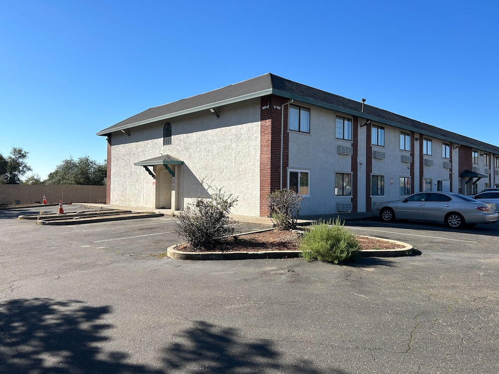 Studio6 Suites Cameron Park, CA - Folsom 34/40