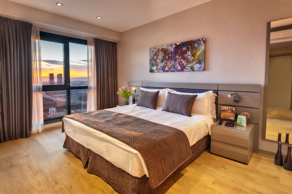 2 BEDROOMS, EXECUTIVE