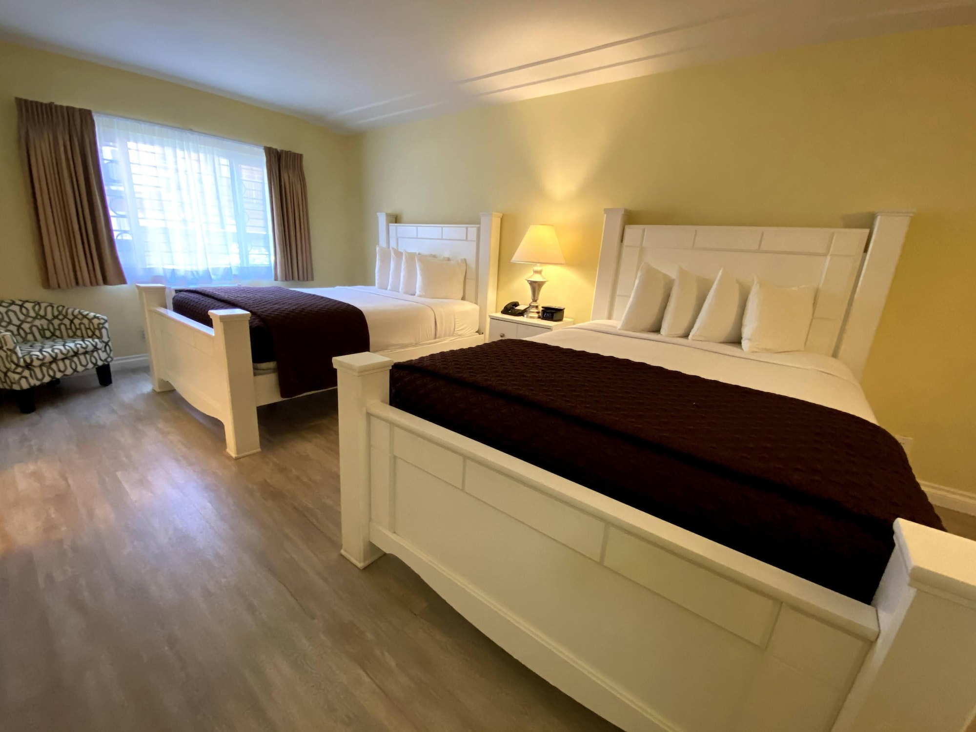EXECUTIVE, 2 QUEEN BEDS