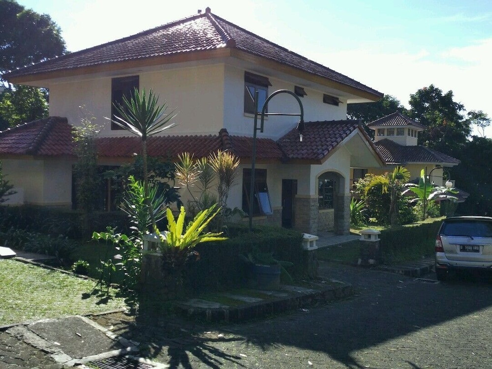 Bumi Ciherang Hotel 4/18