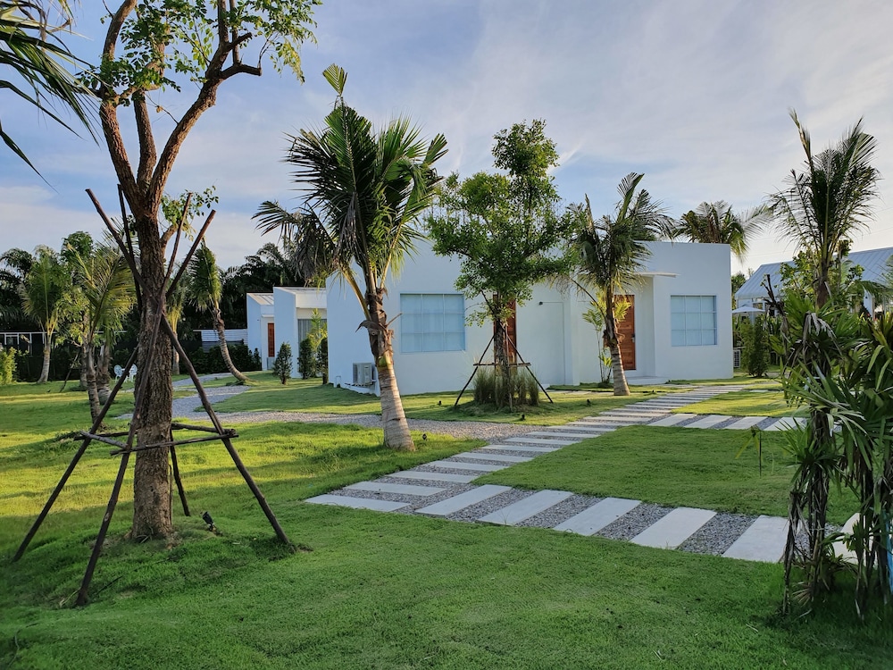 MEET Boutique Resort 32/43