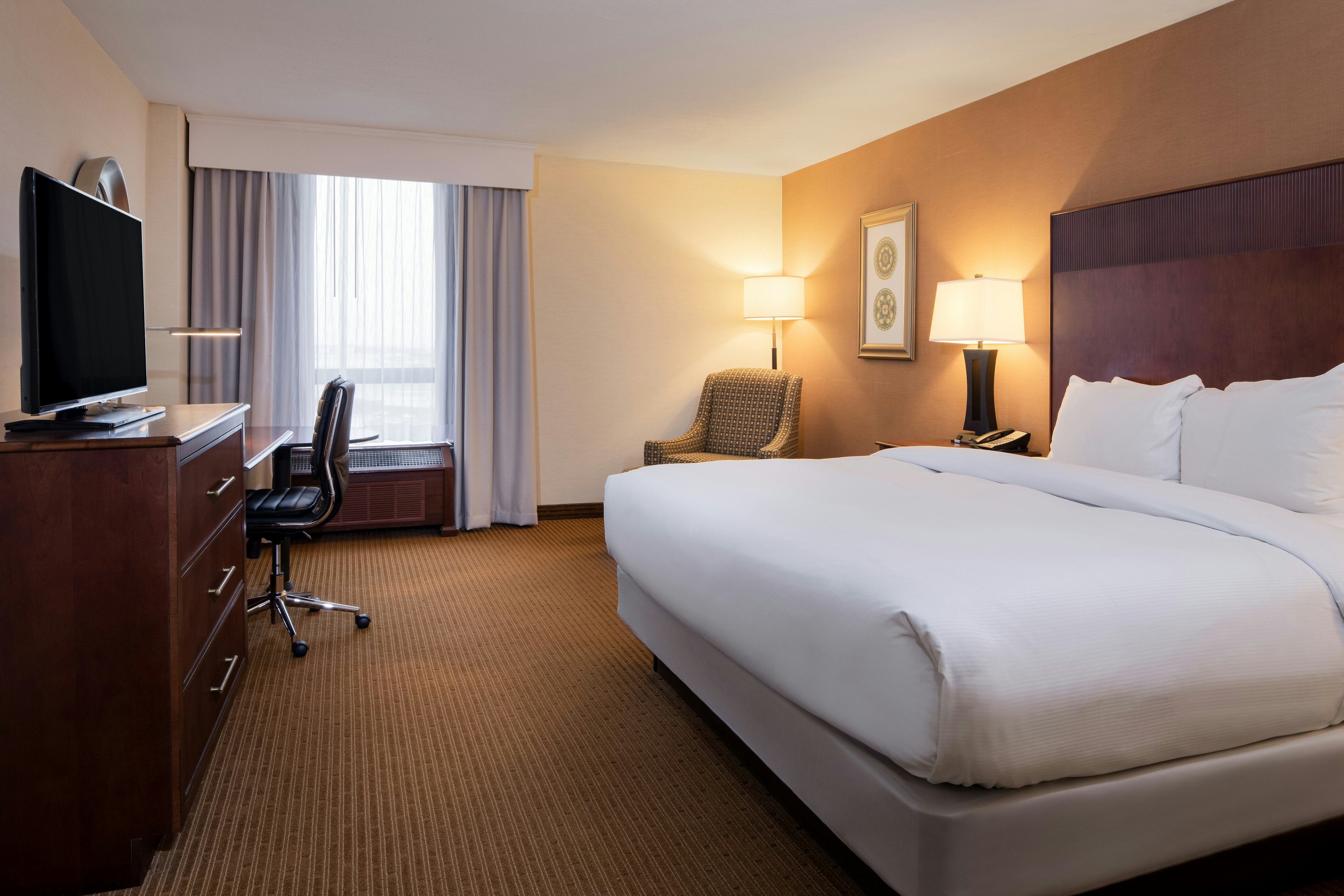 ROOM, KING BED, HIGH FLOOR