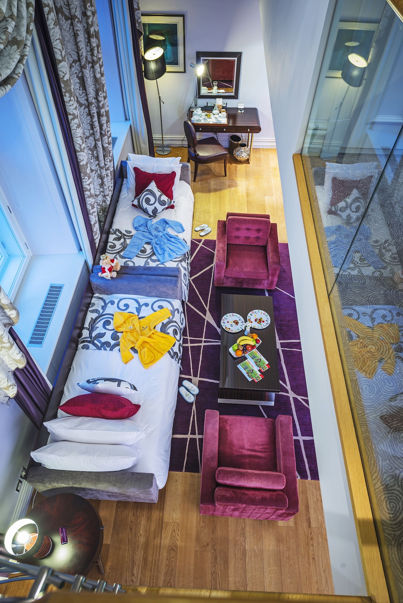 1 BEDROOM, FAMILY SUITE, KITCHENETTE